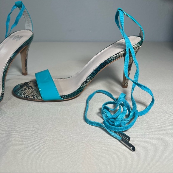Victoria’s Secret Blue Turquoise Snake Skin Print Tie Ankle Sandals Heels 8.5 - Picture 3 of 16